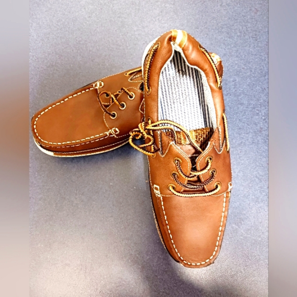Ocean Coast Men's Brown Leather Boat Shoes. NWT. Size 9.5